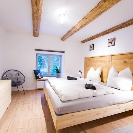 Moderne und gemütliche Ferienwohnung mit Terrasse und WALLBOX im FarmHouse Eckartsberg im Zittauer Gebirge Mittelherwigsdorf Exterior foto