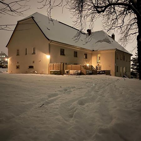 Moderne und gemütliche Ferienwohnung mit Terrasse und WALLBOX im FarmHouse Eckartsberg im Zittauer Gebirge Mittelherwigsdorf Exterior foto
