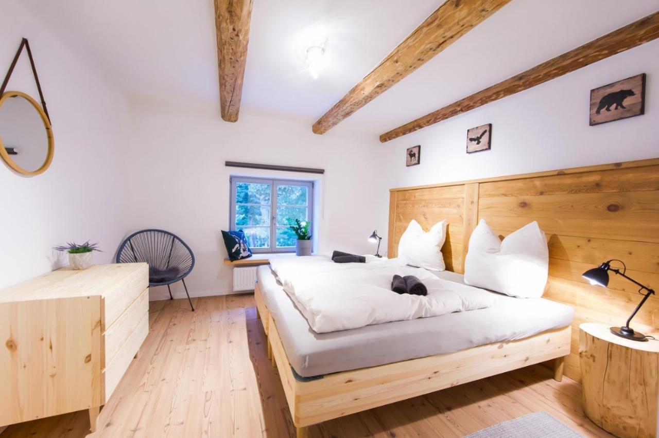 Moderne und gemütliche Ferienwohnung mit Terrasse und WALLBOX im FarmHouse Eckartsberg im Zittauer Gebirge Mittelherwigsdorf Exterior foto