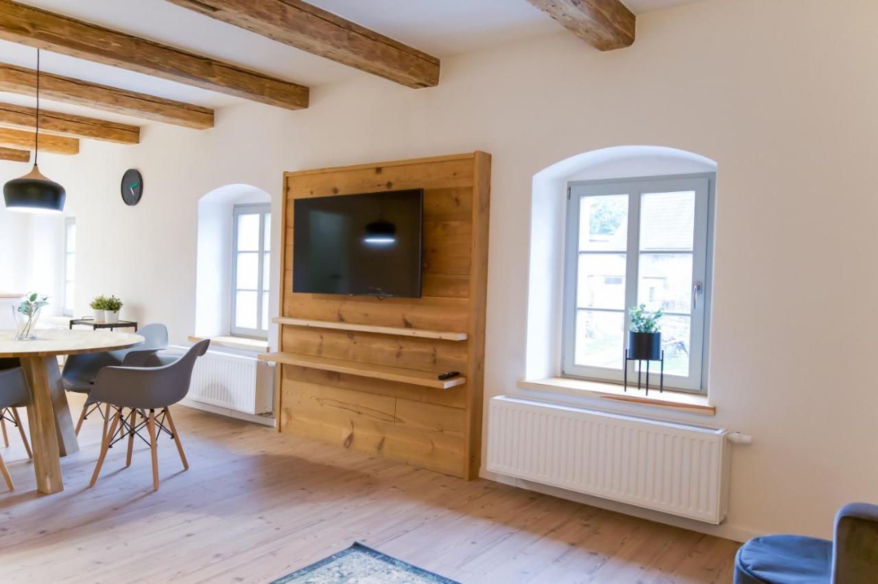 Moderne und gemütliche Ferienwohnung mit Terrasse und WALLBOX im FarmHouse Eckartsberg im Zittauer Gebirge Mittelherwigsdorf Exterior foto