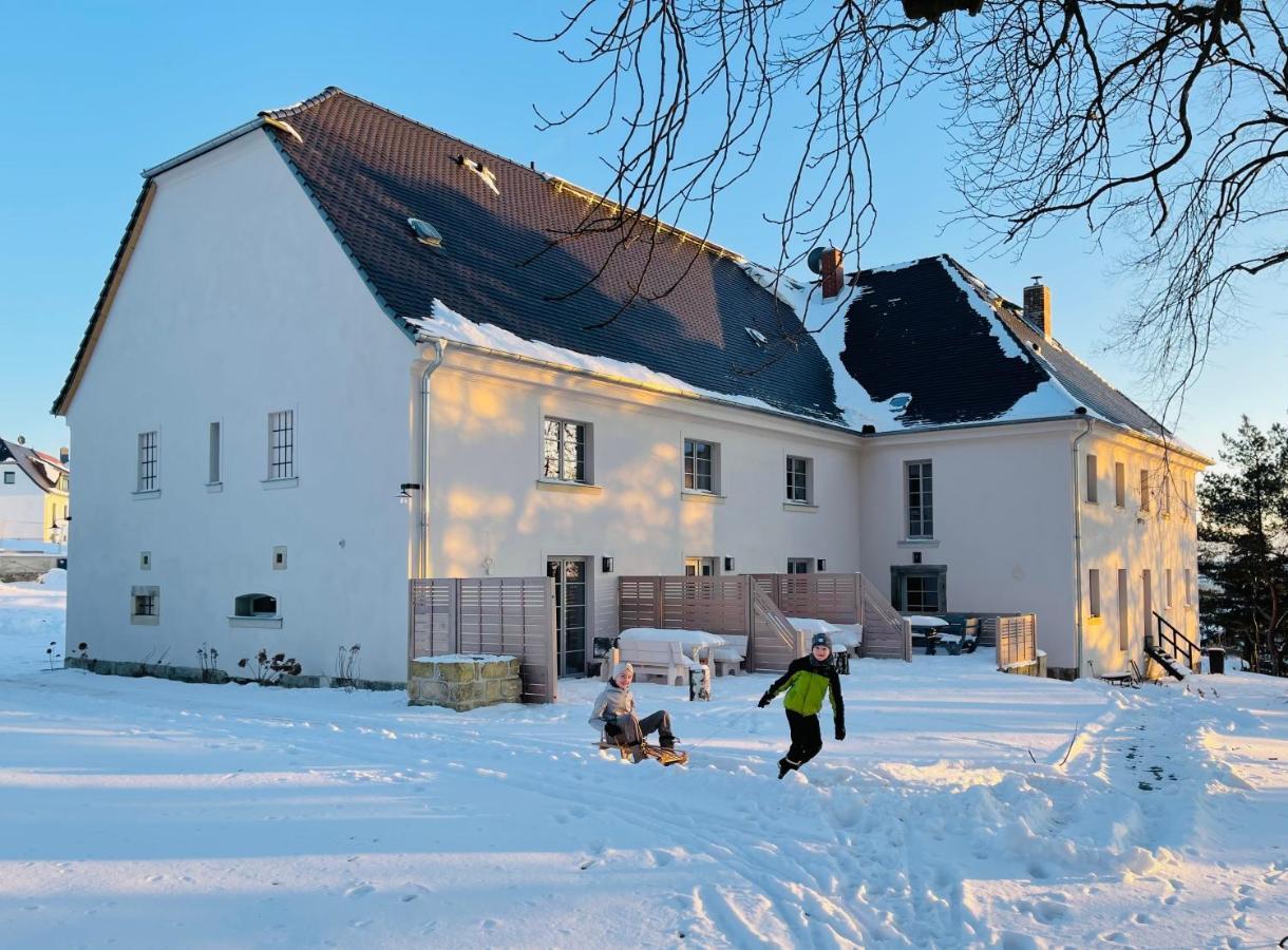 Moderne und gemütliche Ferienwohnung mit Terrasse und WALLBOX im FarmHouse Eckartsberg im Zittauer Gebirge Mittelherwigsdorf Exterior foto