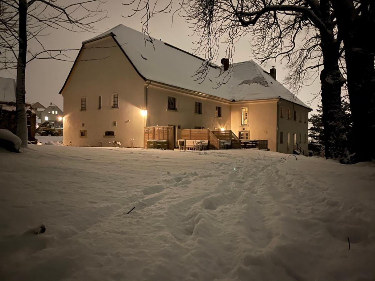 Moderne und gemütliche Ferienwohnung mit Terrasse und WALLBOX im FarmHouse Eckartsberg im Zittauer Gebirge Mittelherwigsdorf Exterior foto